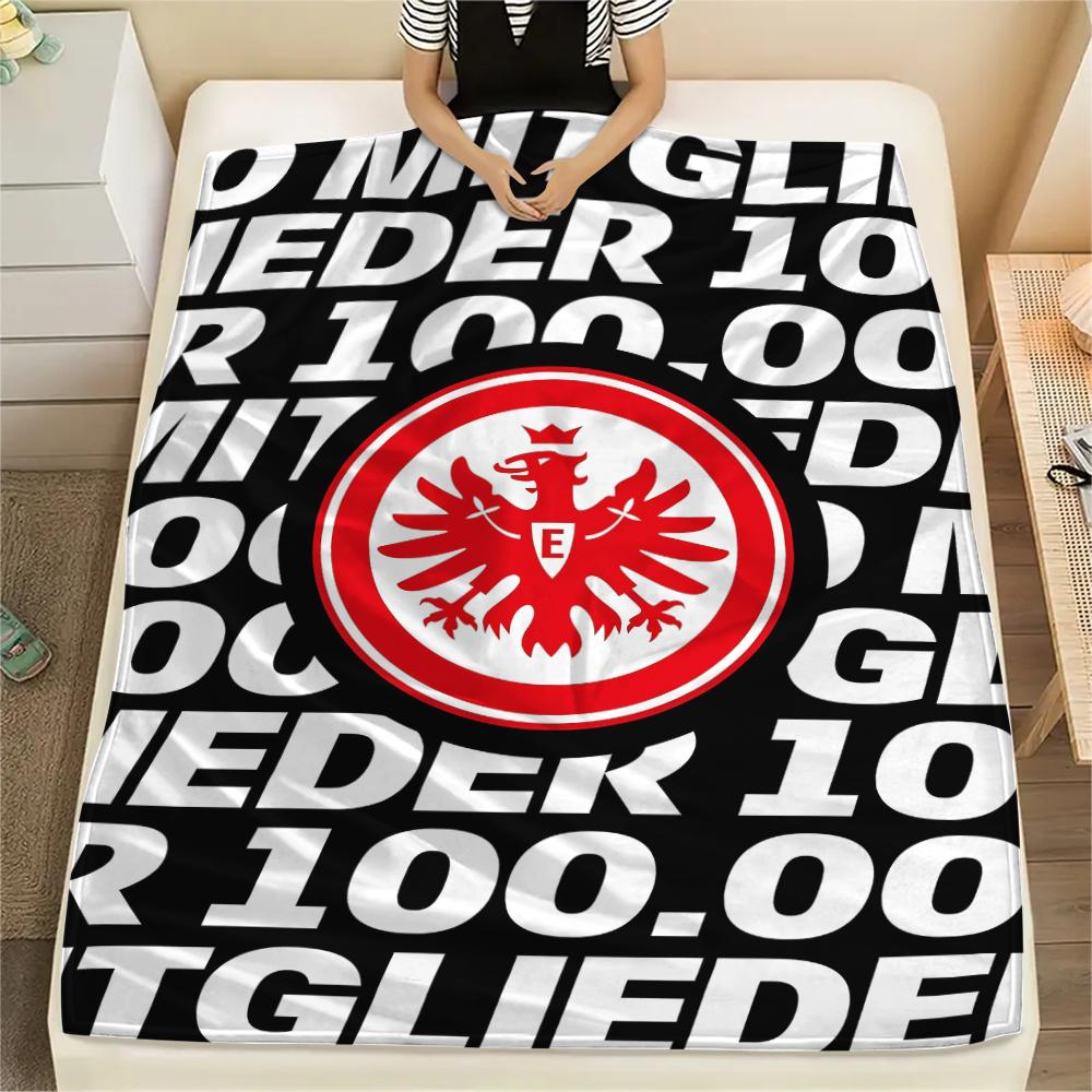 1 STuks Frankfurt Voetbal Print Flanellen Deken, Hoge Kwaliteit Alle Seizoenen, Woondecoratie, Warmte en Comfort, Perfect voor Kerstcadeaus