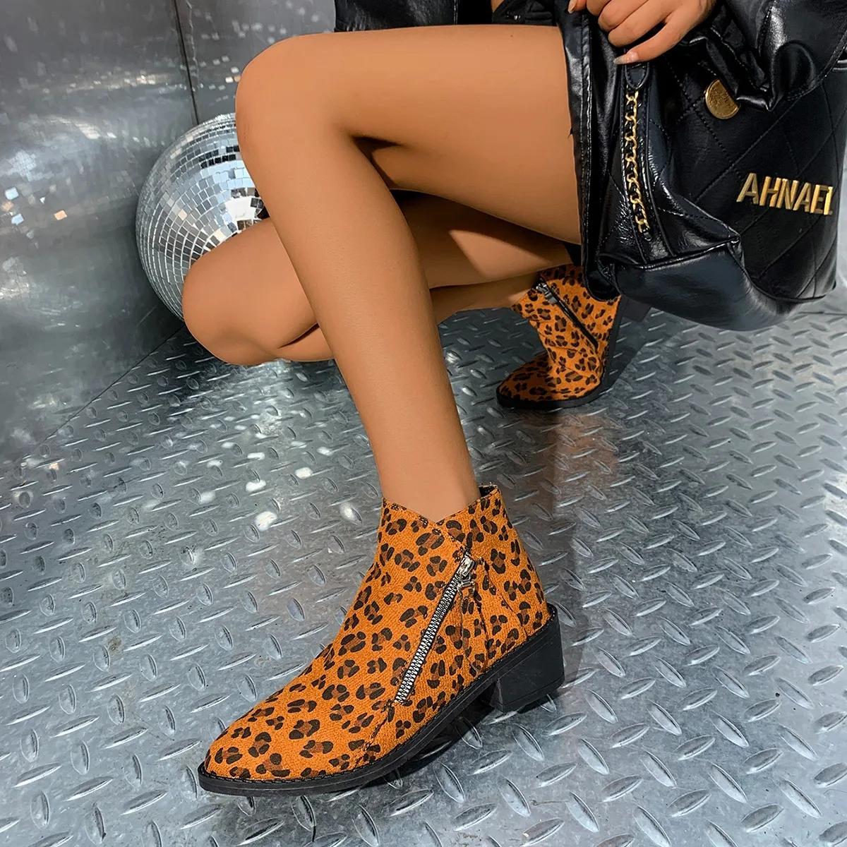 

Женские ботинки с леопардовым принтом 2024 Осень Женские короткие ботинки Остроносые Британские На молнии Нескользящие Модные ботильоны Большого размера 43
