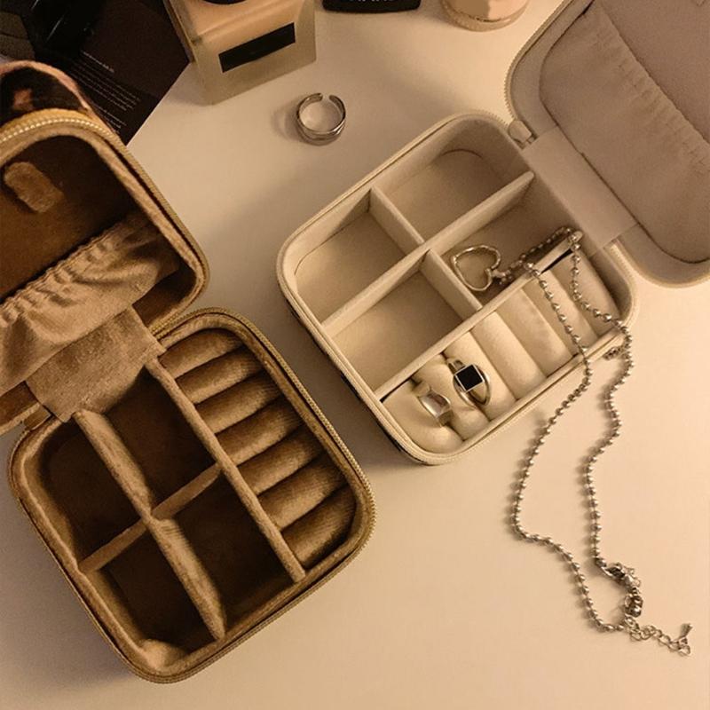 Portable Leopard Print Jewelry Pouch Trendy Leopard Print Jewelry Carriers Soft Storage Case for Business and Leisure