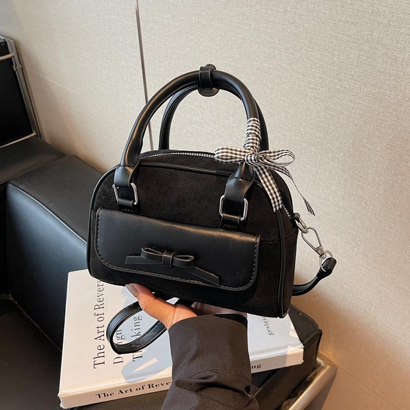 

High-end niche bag women s autumn and winter new retro messenger bag portable bowling bag чёрный