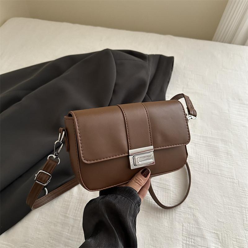 Vintage Inspired Khaki Square Crossbody Bag For Trendy Street Style Looks коричневый