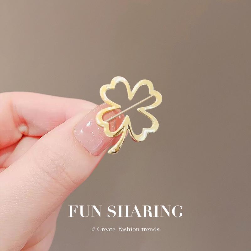 Elegant Cartoon Brooch: Women's High-End Cute Corsage Pin