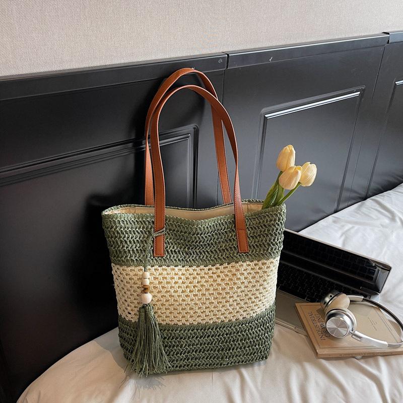 Personalized Trendy, Niche, High-end Style, Women's Single-shoulder Tote Bag with An Underarm Compartment