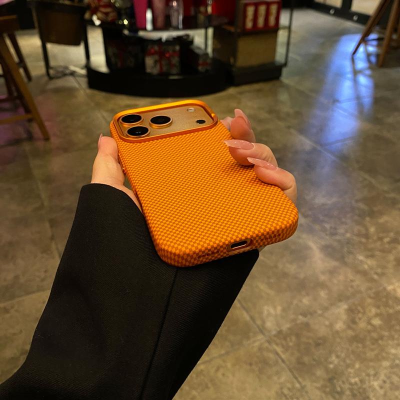 Magnetic Ultrathin Carbon Fiber Texture Phone Case For Iphone 17Pro Max 16 Pro Frosted Skin Feel Wireless Charge Matte PC Cover