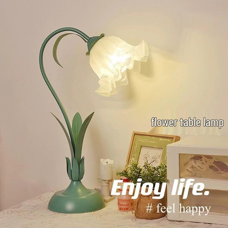 Romantic Floral LED Bedside Lamp for Girly Rooms – Pastoral Style Atmosphere Lighting