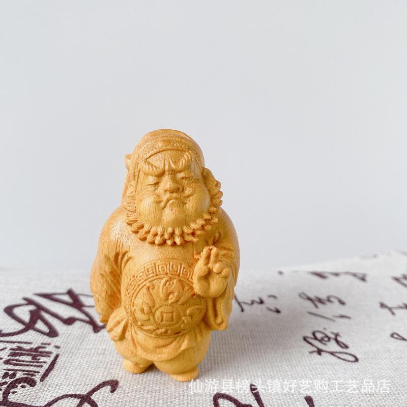 Cliff Cypress Sandalwood Zhong Kui Car Pendant: Heavenly Master Figure for Protection & Blessing 7x4.2x3.2 cm