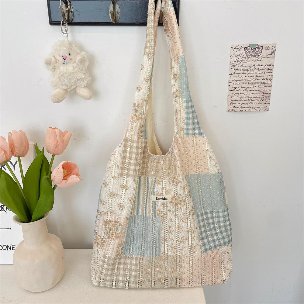 2 Hollow Splicing Floral Lazy Wind Vest Bag Literary Shoulder Bag Large Capacity Commuter Tote Bag