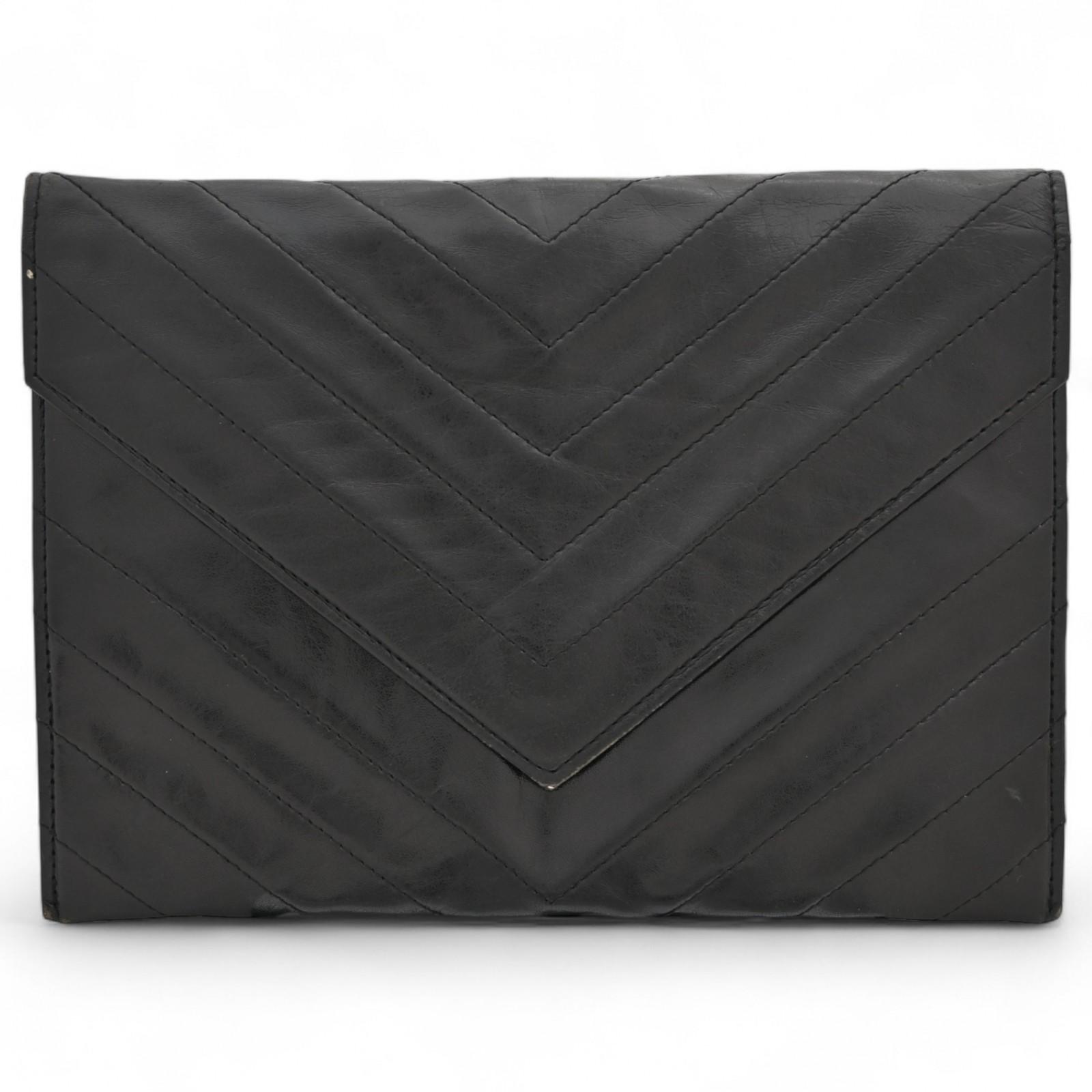 

Auth Yves Saint Laurent V-stitched second bag black ys6608cc
