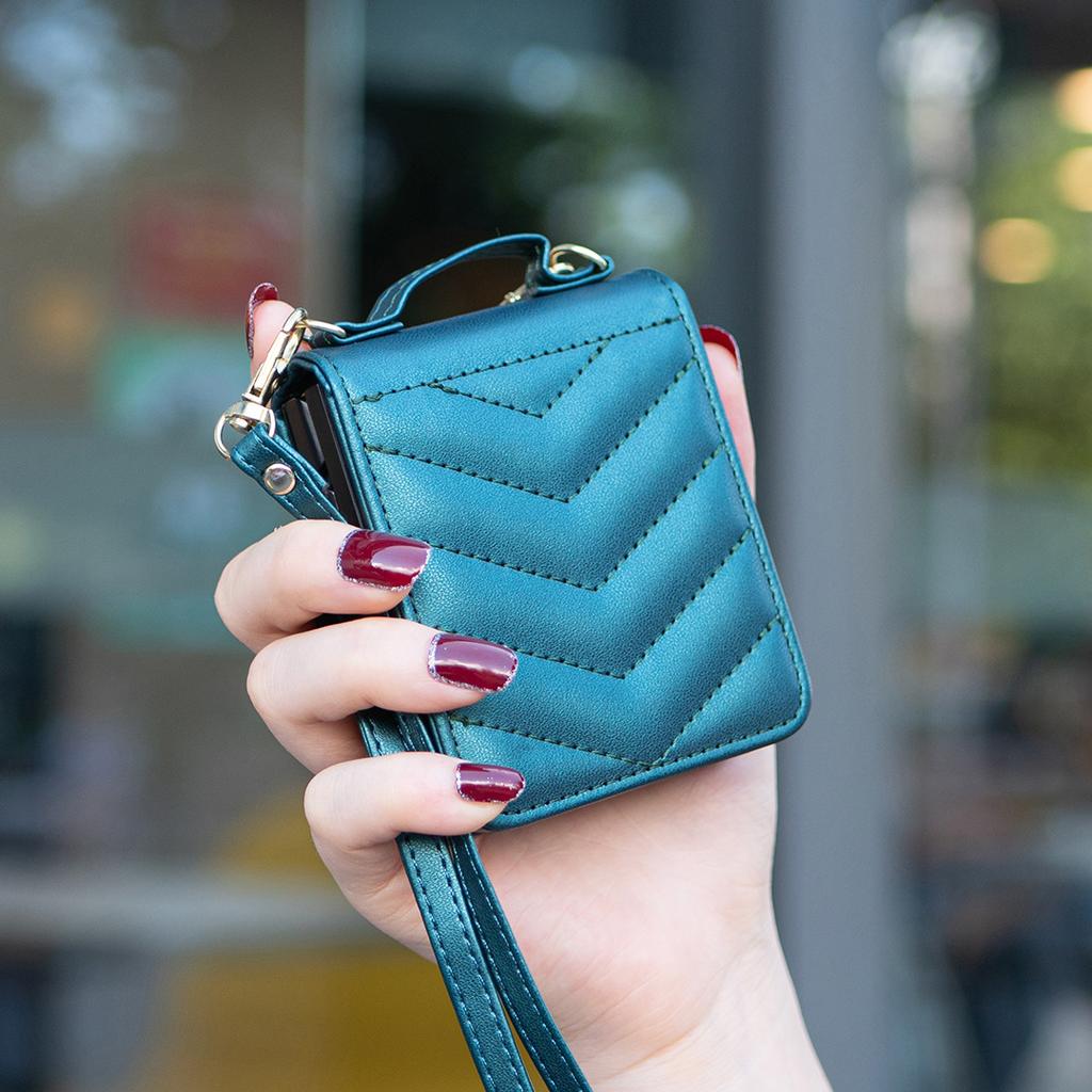 Applicable to Samsung Z Flip7 mobile phone case Flip5 wavy oblique span protective case Z Flip4 plaid strap case