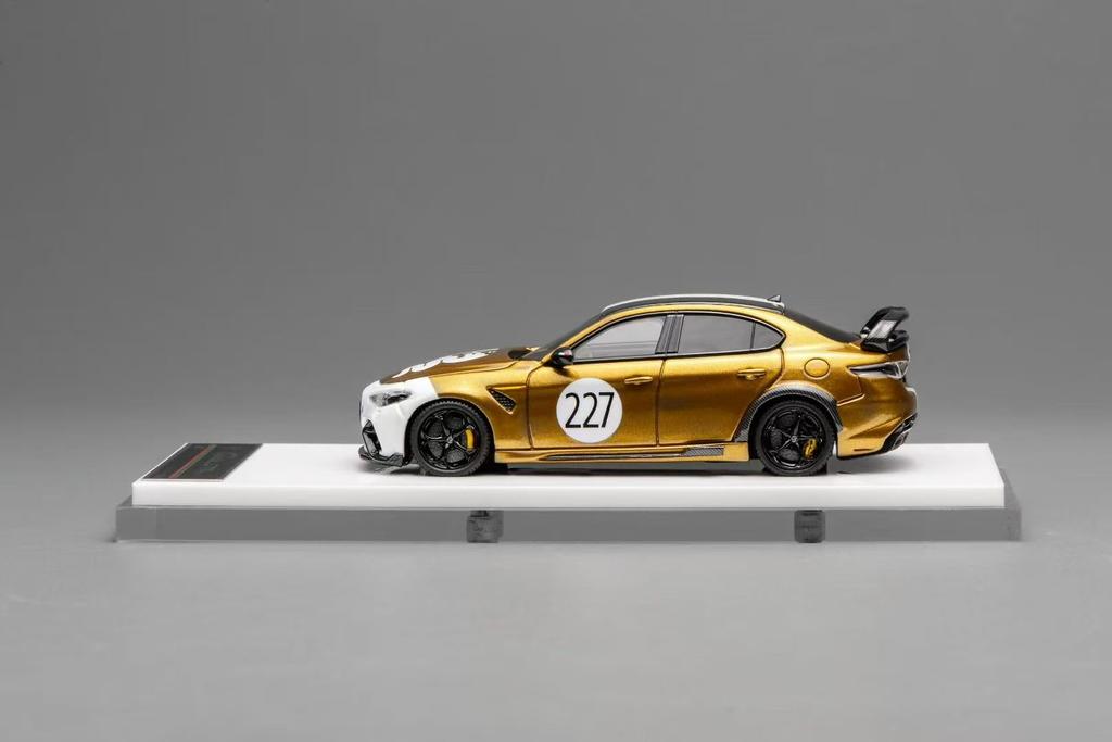 FREESTYLE MOTORHELIX Alfa Romeo Giulia GTAm Ocra GT Gold Finished Model MH64009OG 1/64