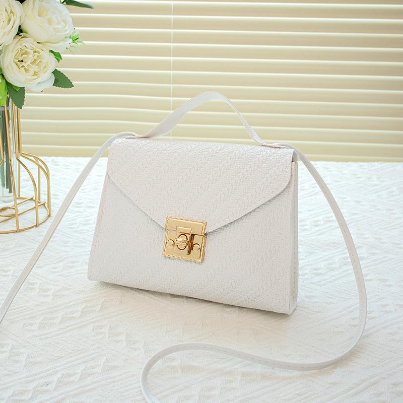 New Women's Small Square Bag, Fashionable and Simple Shoulder Bag, Messenger Bag, Chain, and a Portable Women's Bag.