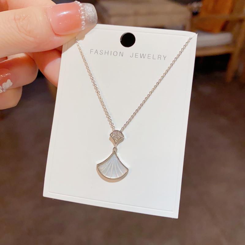 Colier Exquis High-End cu Pandantiv Evantai din Sidef - Accesoriu Versatil de Tip Choker de Lux