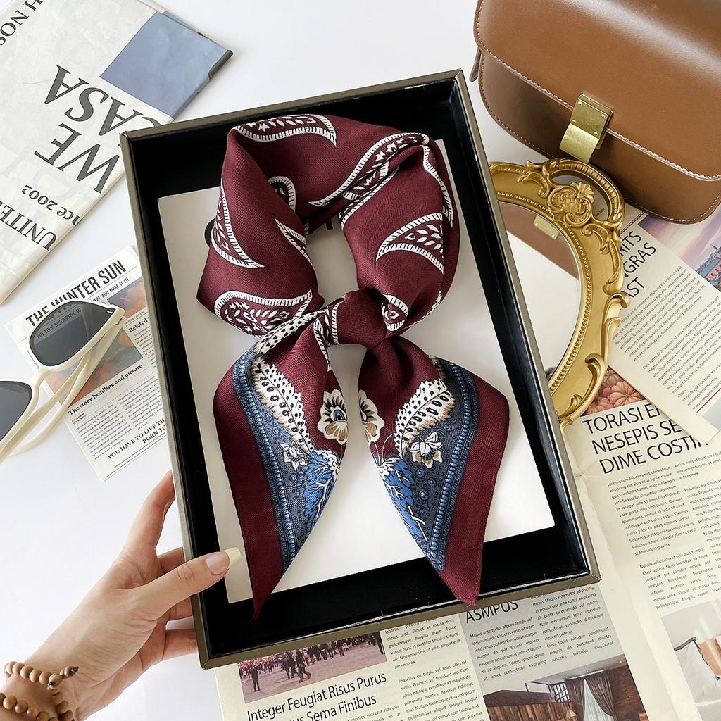 French retro old money wind silk scarf herringbone print 68cm small square scarf temperament sunscreen headscarf women stacked wear waist seal