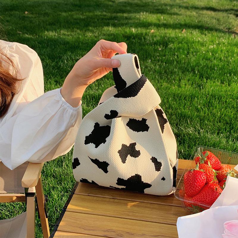 

Yogodlns New Handmade Knit Small Handbag Women Knot Wrist Bag Casual Tote Bag Girls Reusable Shopping Shoulder Bags 20x36cm білий