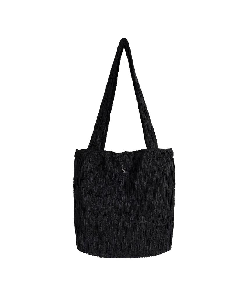 Leathery Shimmered Pleated Shoulder Bag [Black]
