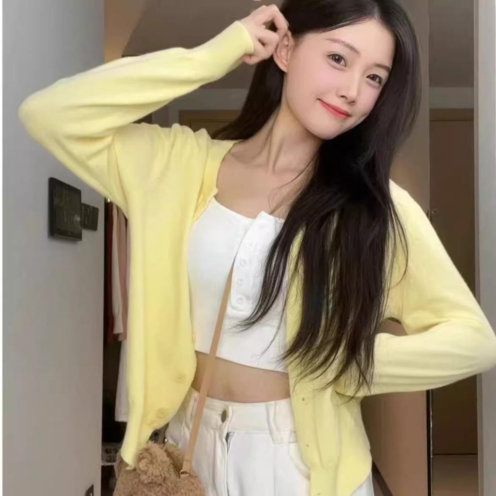 This Autumn and Winter Light Knitted Cardigan Is A New Style for Women, Featuring A Laid-back and Soft Sweater with A High-end Look