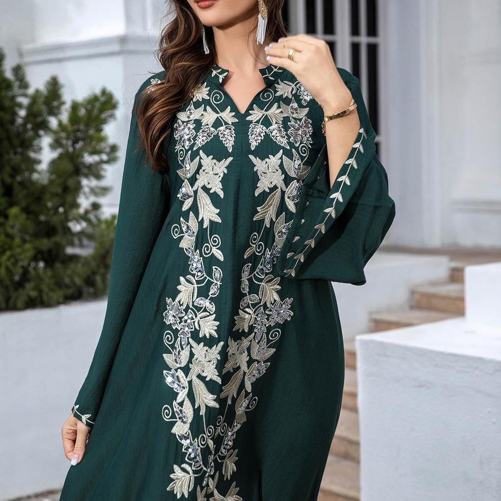 Women's Middle Eastern Abaya: Elegant Long Robe with Stylish Detailing, Perfect for Dubai and Turkey Fashion.