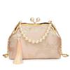 Vintage Bestickte Handtasche für Damen Elegante Metallgriff Umhängetasche mit Kettenriemen Luxuriöse Geschenk-Geldbörse
