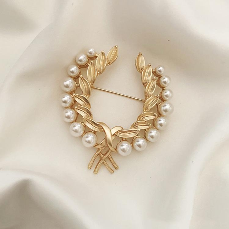 Elegant Pearl Brooch - High-End Minimalist Clothing Accessory