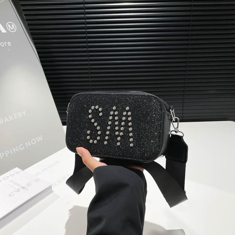 

Мода, зарубежный стиль, нишевый, повседневный принт с буквами, маленькая квадратная сумка, женская изысканная индивидуальность, популярная летняя новая сумка-мессенджер чёрный