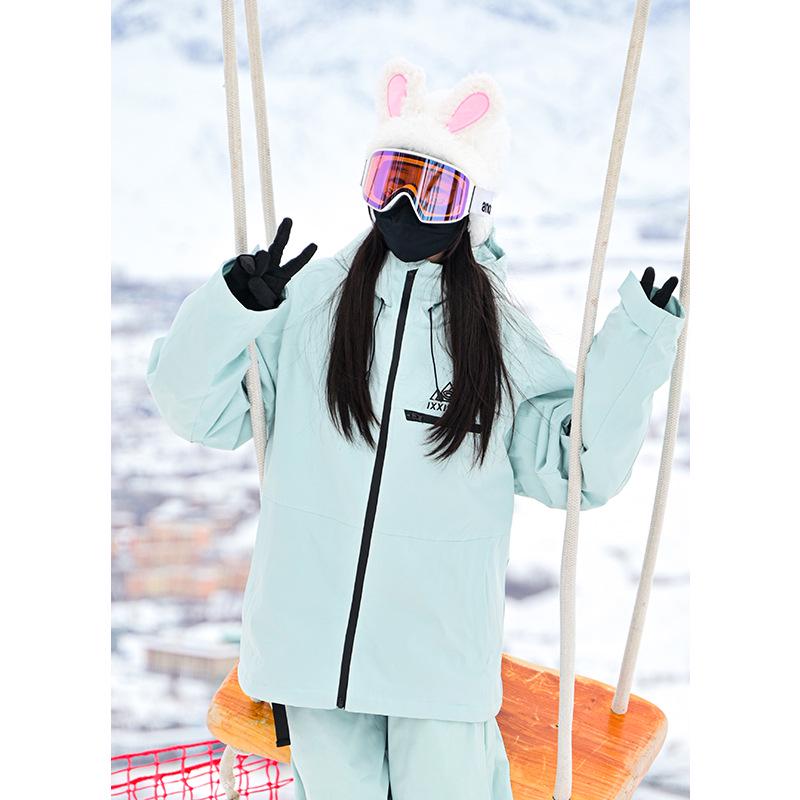 Women's Influencer Style Ski Suit: Padded Jacket with Hood