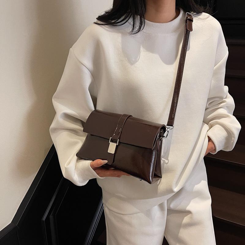 Retro casual commuter small bag women's simple versatile shoulder bag 2025 spring and summer niche fashion underarm bag