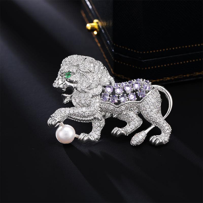 

Натуральна прісноводна перлина, лев, елітна брошка, вишуканий розкішний чоловічий і жіночий костюм, пальто, корсаж, модні аксесуари