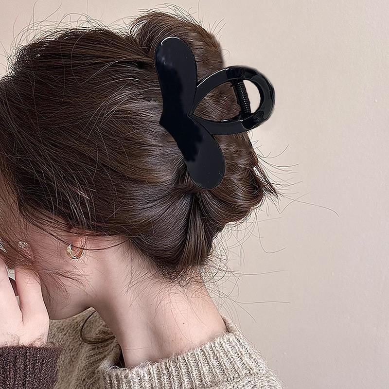 Elegant 2024 Heart Claw Clip for Women – New High-End Autumn/Winter Hair Accessory