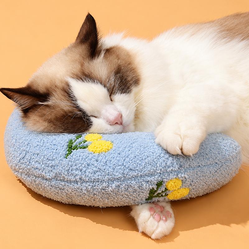 U-Shaped Pet Cat Sleep Pad Soft Plush Cervical Support Anti-Slip Pillow for Kittens Indoor Use