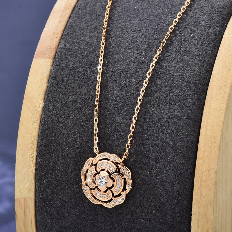 18K White Gold Rose Gold Stone Necklace Camellia Necklace Women'S Diamond Rose Collarbone Chain Batch