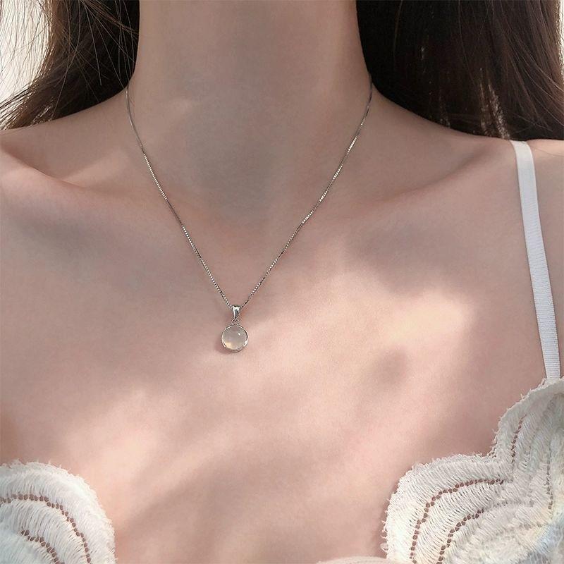 New necklace white chalcedony light luxury niche design high sense gentle fairy collarbone chain female ins student