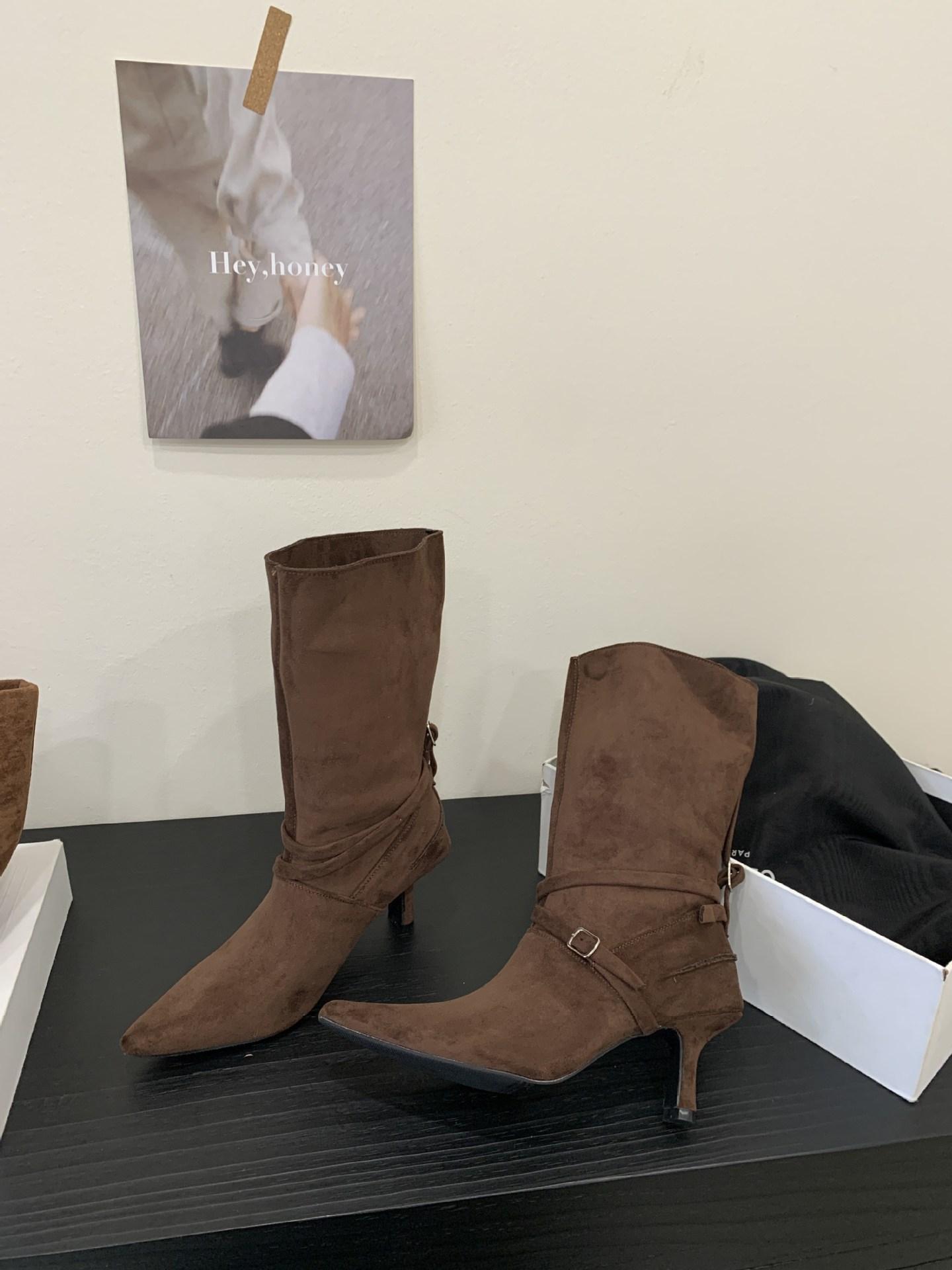 

In the autumn of 2025, the new Korean version of the retro and thin design feels thin and high-heeled versatile short boots for women 39 коричневый