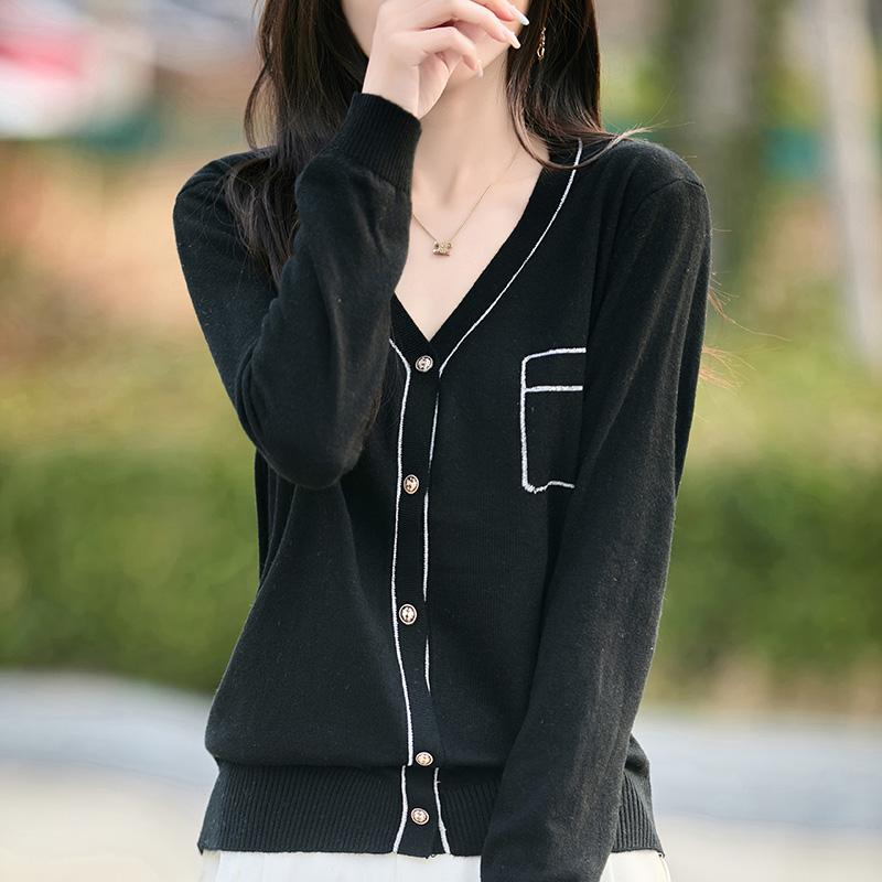 Damekardigan i lett 50% ull 50% morbærsilke - Allsidig strikkeplagg for alle årstider for komfort og stil hele året