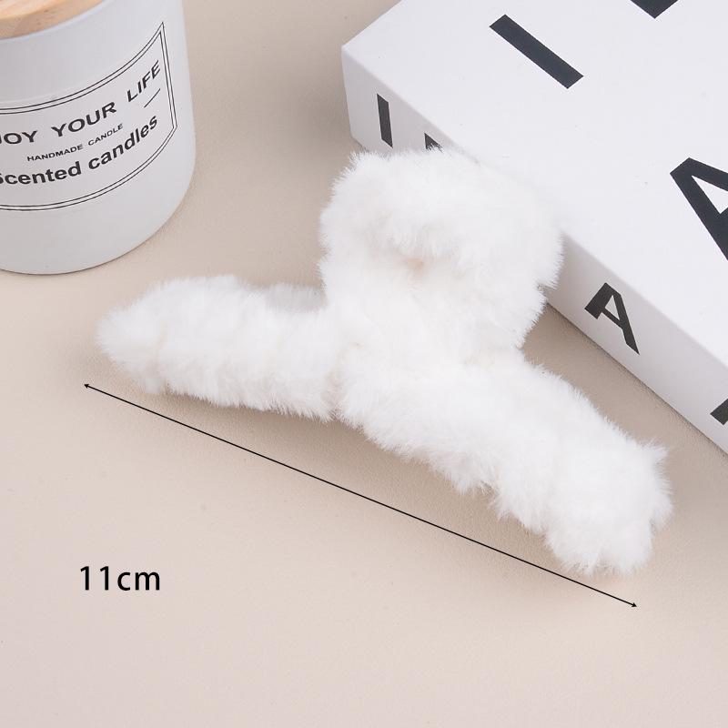 Large Milk Coffee Plush Claw Clip: Fluffy Autumn/Winter Hairpin for Women