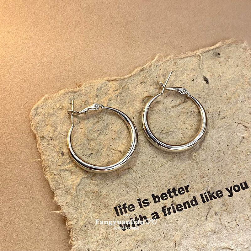 

Серьги-кольца из серебра в корейском стиле Серебряный шип для женщин, необычные серьги, нишевый дизайн, серьги с чувством стиля, уникальные серьги 3cm silver ear ring