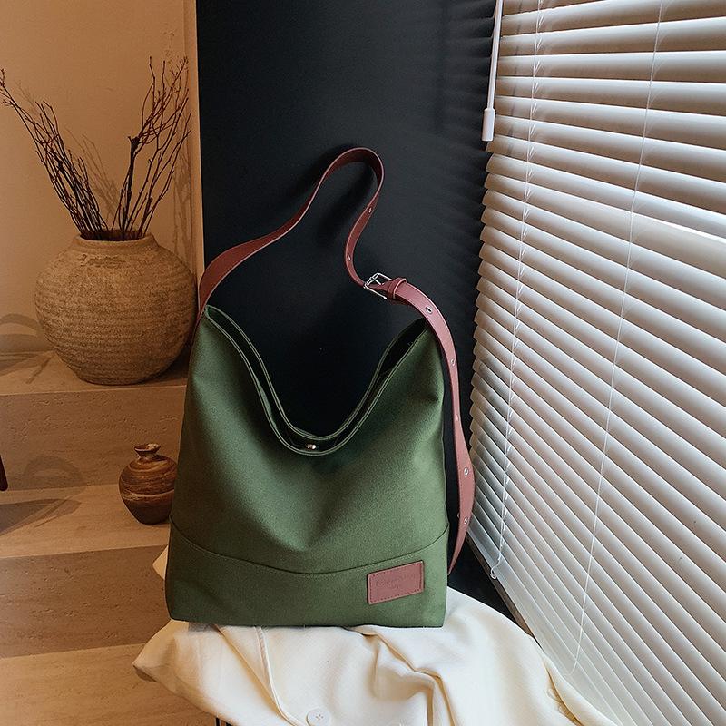 Casual large-capacity canvas bag women's new versatile shoulder messenger bag college student tote bag