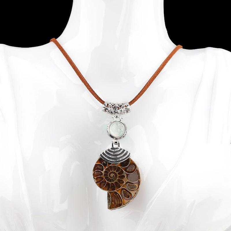 European American Fashion Creative Design Natural Conch fossil Pendant Semi-precious Stone Inlay Herringbone Pattern Accessory