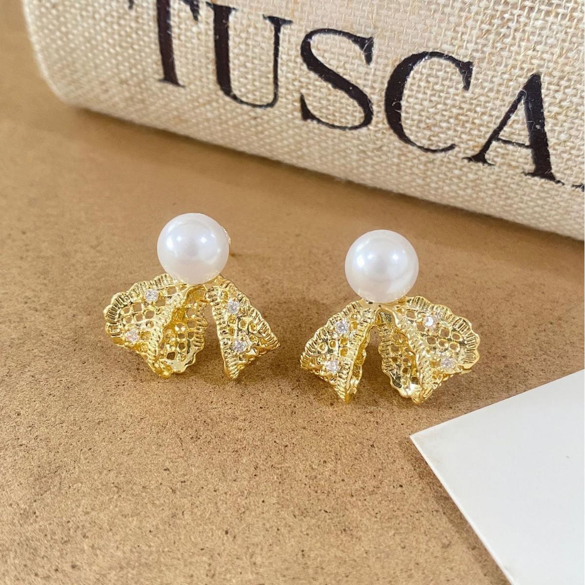Exquisite French Lace Rhinestone Bow Pearl Stud Earrings - Elegant, Versatile Accessories