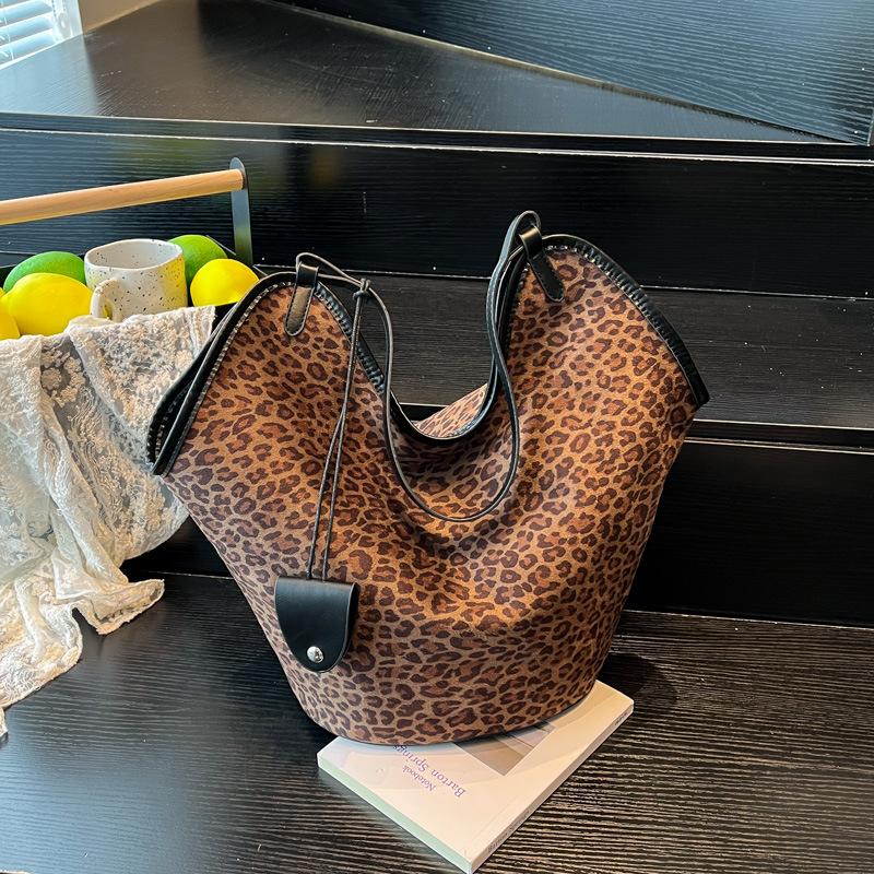 Leopard Print Bag Women's Large-capacity 2025 New Autumn and Winter Versatile Shoulder Shopping Bag Texture Student Class Tote Bag