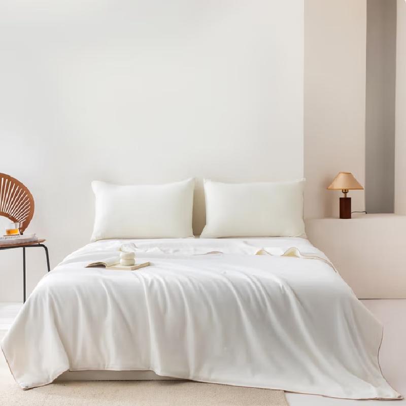 

Tribute Satin Jacquard Blended Quilt