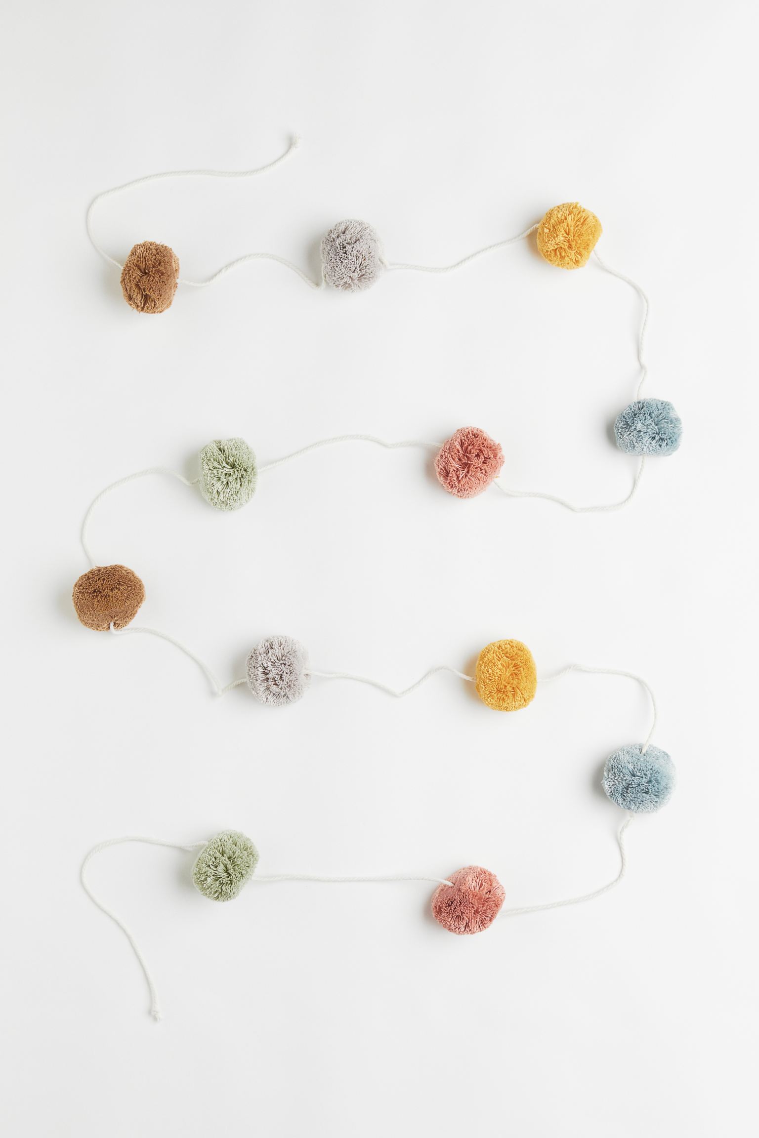

Pompom bunting