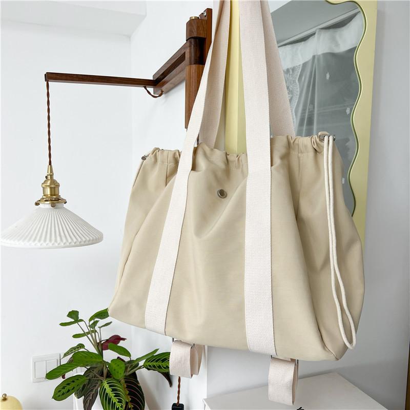 

Студенты используют рюкзаки, сумки большой вместимости для поездок на работу, сумки через плечо для утренней восьмичасовой работы, модные и легкие сумки для покупок