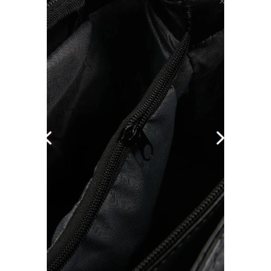 Schwarze gesteppte Hand-, Arm- und Umhängetasche mit 8 Fächern, Reißverschluss und Kettenriemen