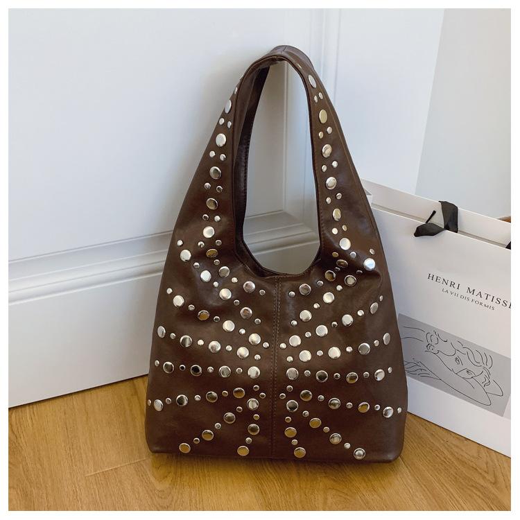 Modische Damen-Schultertasche Designer Luxus Nieten-Tragetasche Büro Große Kapazität Tragetasche Mädchen Punk-Stil Haupttaschen Für Frauen
