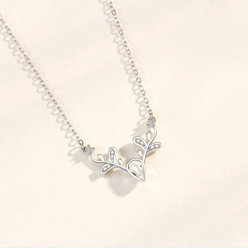 A Deer Has Your Sika Deer Necklace, Female Mori Fresh Autumn and Winter Ins Wind Antler Pendant Gift, Female
