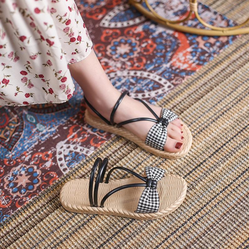 Women Summer Slippers Fashion Joker New Summer Beach Shoes Ins Tide Online Celebrity Thick-soled Slippers Breathable Anti-slip