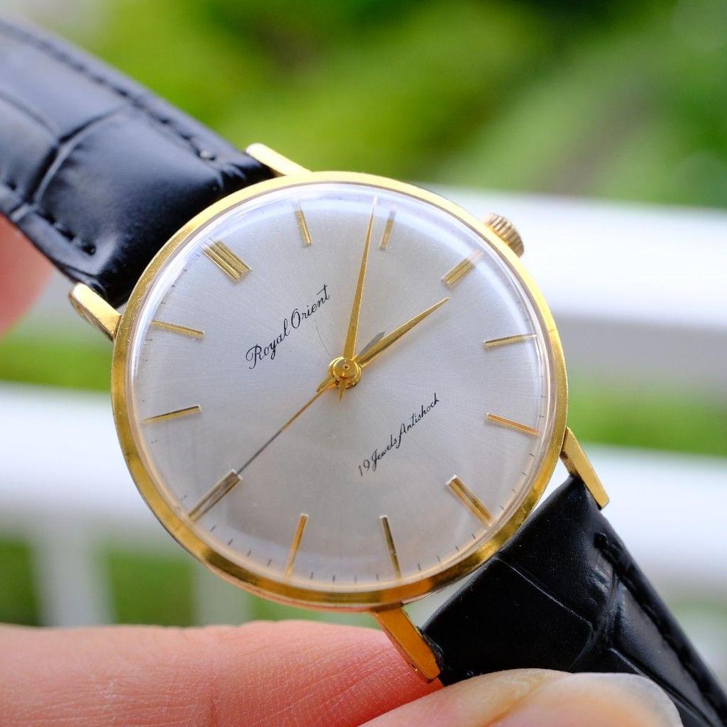 Used Operating Royal Orient 19 jewels manual winding men's watch gold color