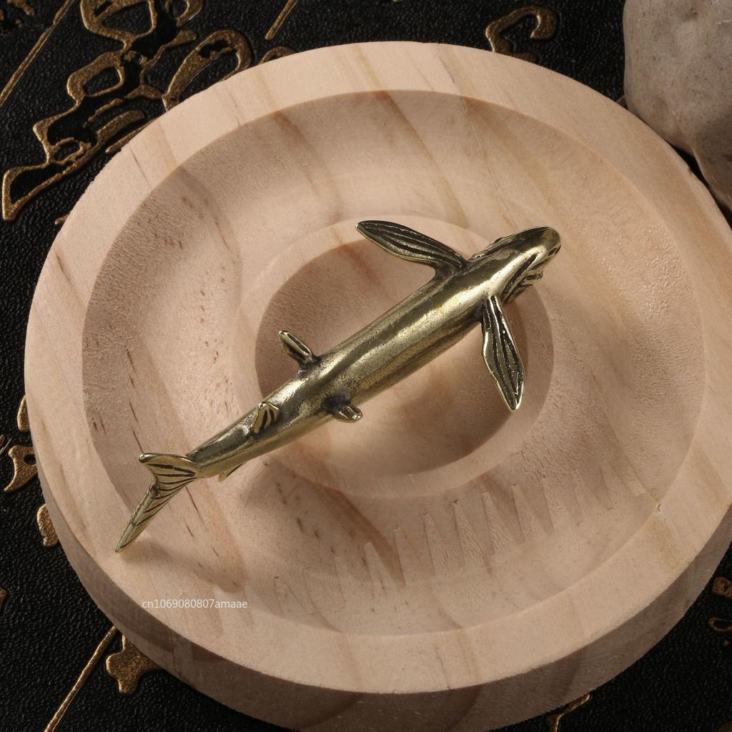 Brass Shark Small Ornament Animal Metal Figurine Tea Pet Desktop Office Desk Decoration Collection of Crafts Home Decor