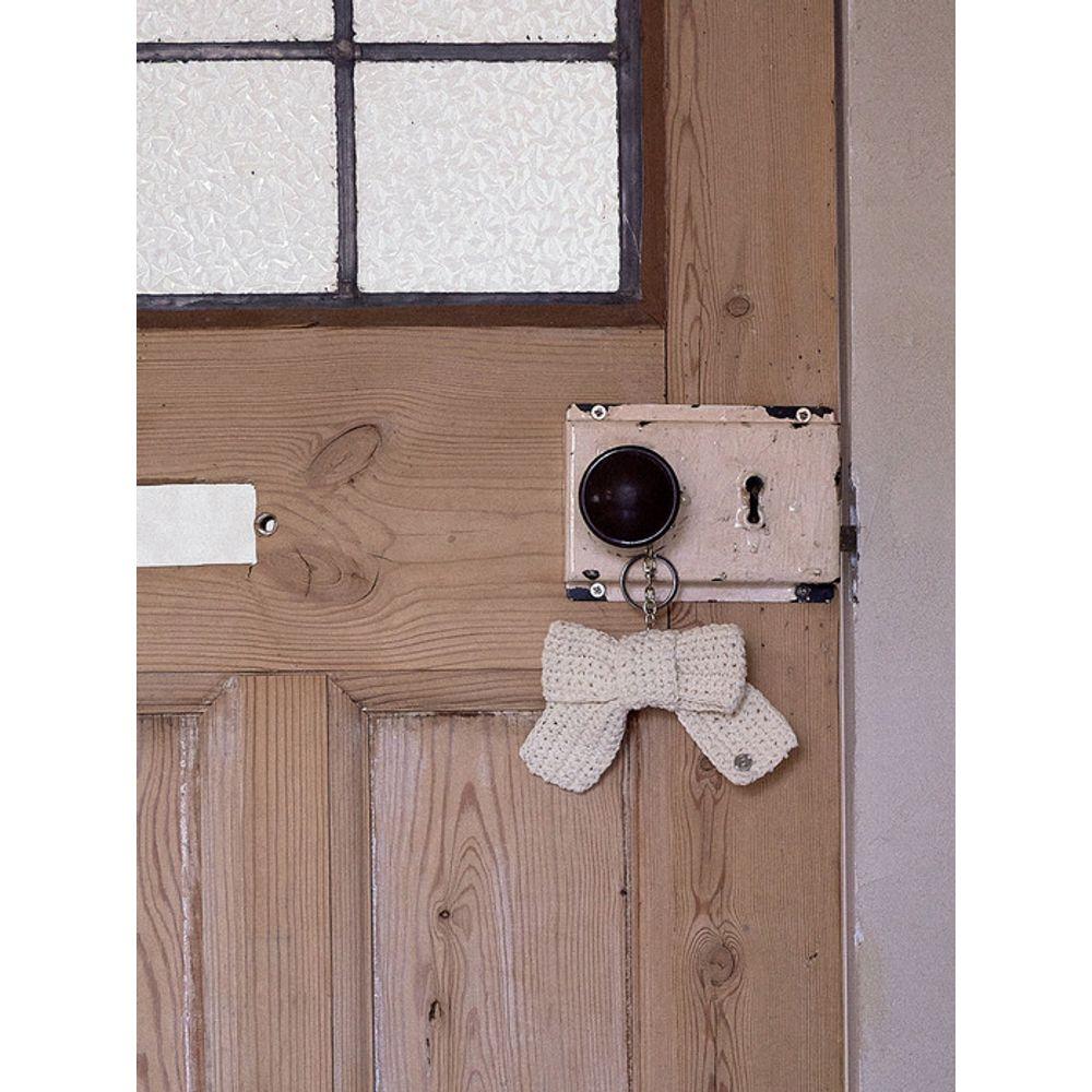 Slowslowly No.205 / Big Ribbon Crochet Keyring _ Cream