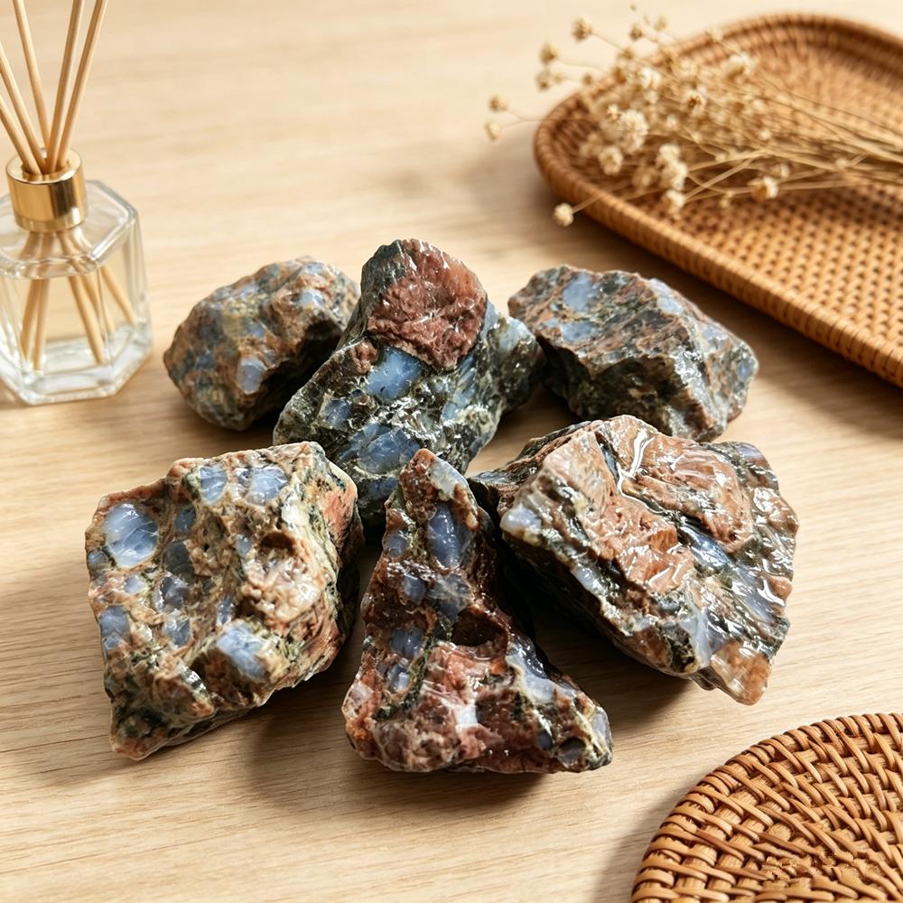 Přírodní glaukofanový kámen krystalové minerální vzorky léčivý surový kámen krásný ornament pro domácí dekoraci energetický kámen